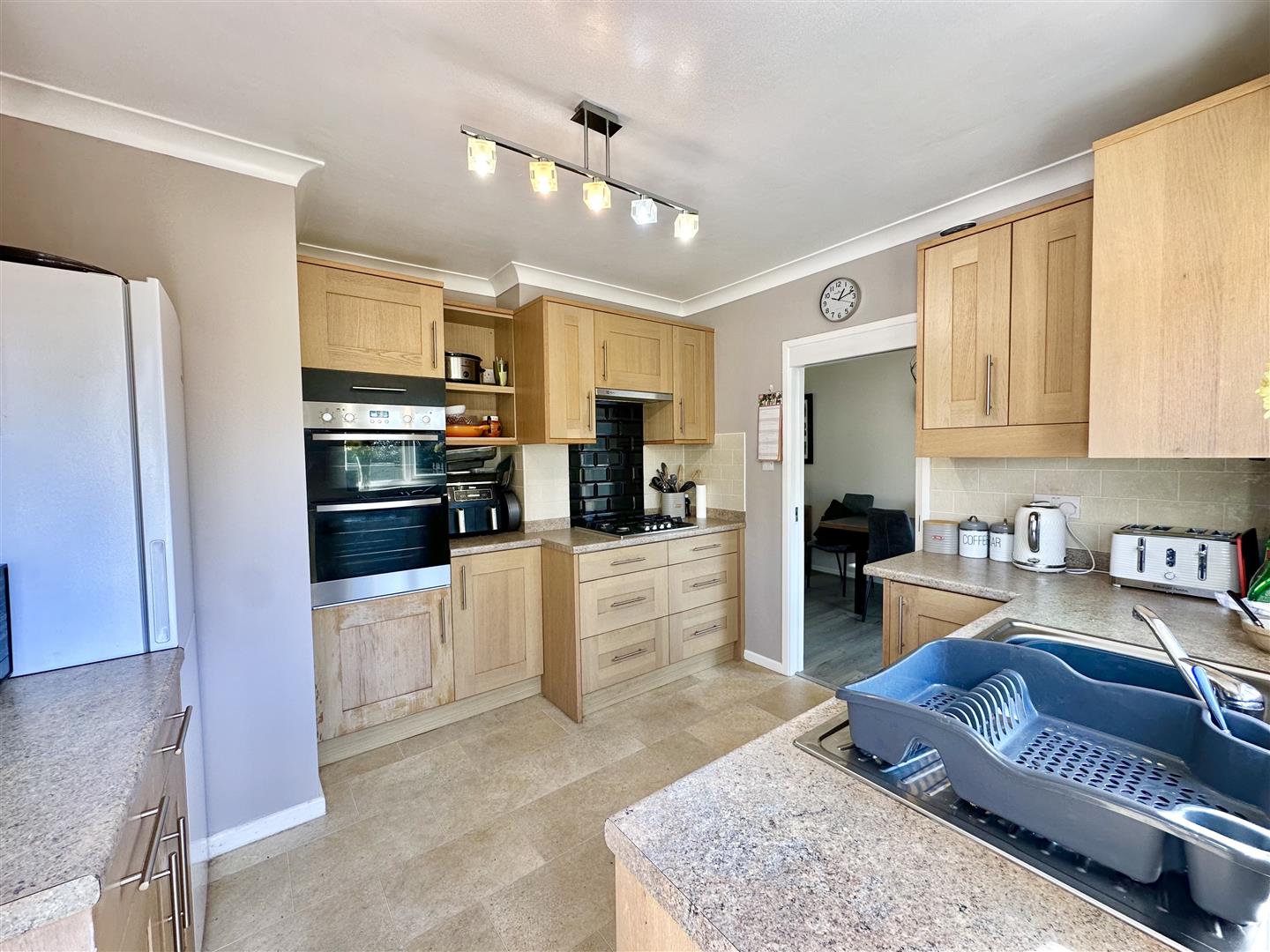 2 bed property in Glyne Ascent, Bexhill-On-Sea